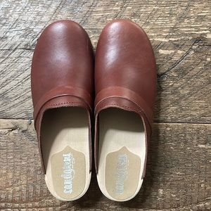 Stylish Brown Leather Mules by Sandgrens